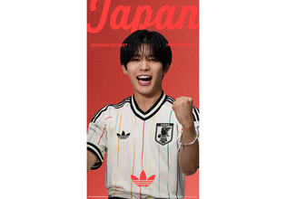 アディダスからサッカー日本代表アウェイユニフォーム発売。ビジュアルになにわ男子・長尾謙杜が登場