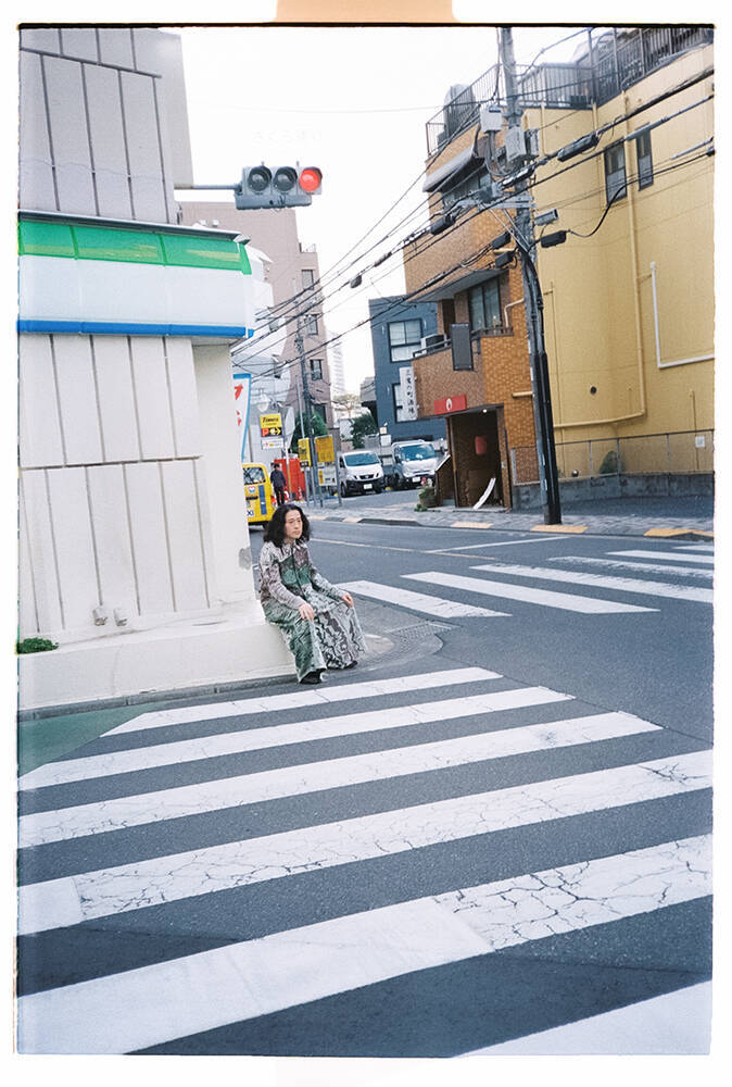 上村窓写真連載vol.7『どこだよここは だれだよきみは』〜又吉直樹と街を歩く〜
