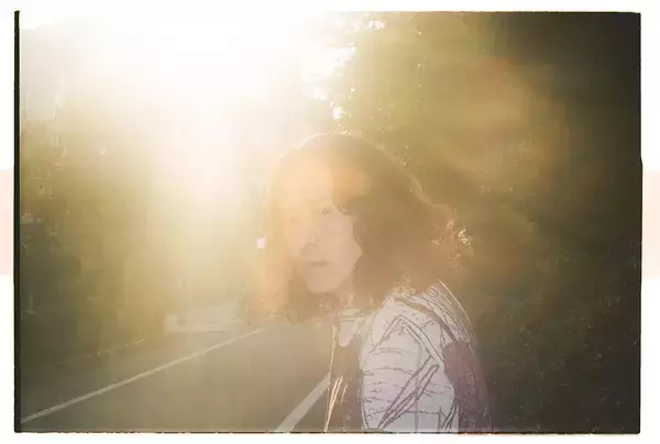「上村窓写真連載vol.7『どこだよここは だれだよきみは』〜又吉直樹と街を歩く〜」の画像