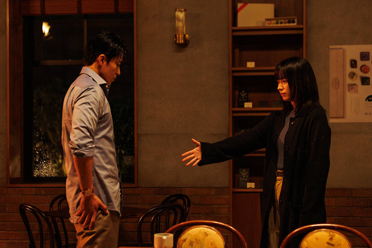 小栗旬とハン・ヒョジュが「恋の練習」。Netflix『匿名の恋人たち』場面写真＆特別映像到着