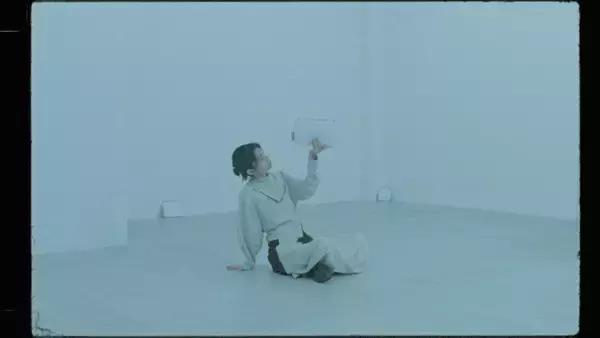 「當真あみ出演。映画館のスクリーンを活用したアパレル「SCRE:EN」第3弾ムービー公開」の画像