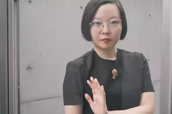 「シシヤマザキ、からだと向き合った先に「発光するピンク」があった。『虎に翼』OP制作も聞く」の画像