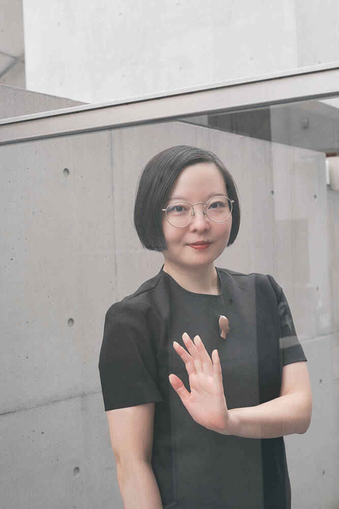 シシヤマザキ、からだと向き合った先に「発光するピンク」があった。『虎に翼』OP制作も聞く