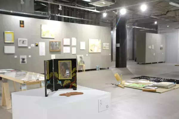 「稀代の芸術家・大木裕之の追悼展が開催中。収入は作品のアーカイブ化、遺品整理へ」の画像