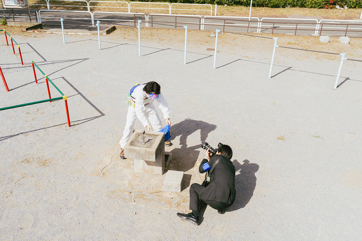 令和ロマン・くるま×かが屋・加賀翔が「写真でお笑い」に挑戦。企画展『補完』開催