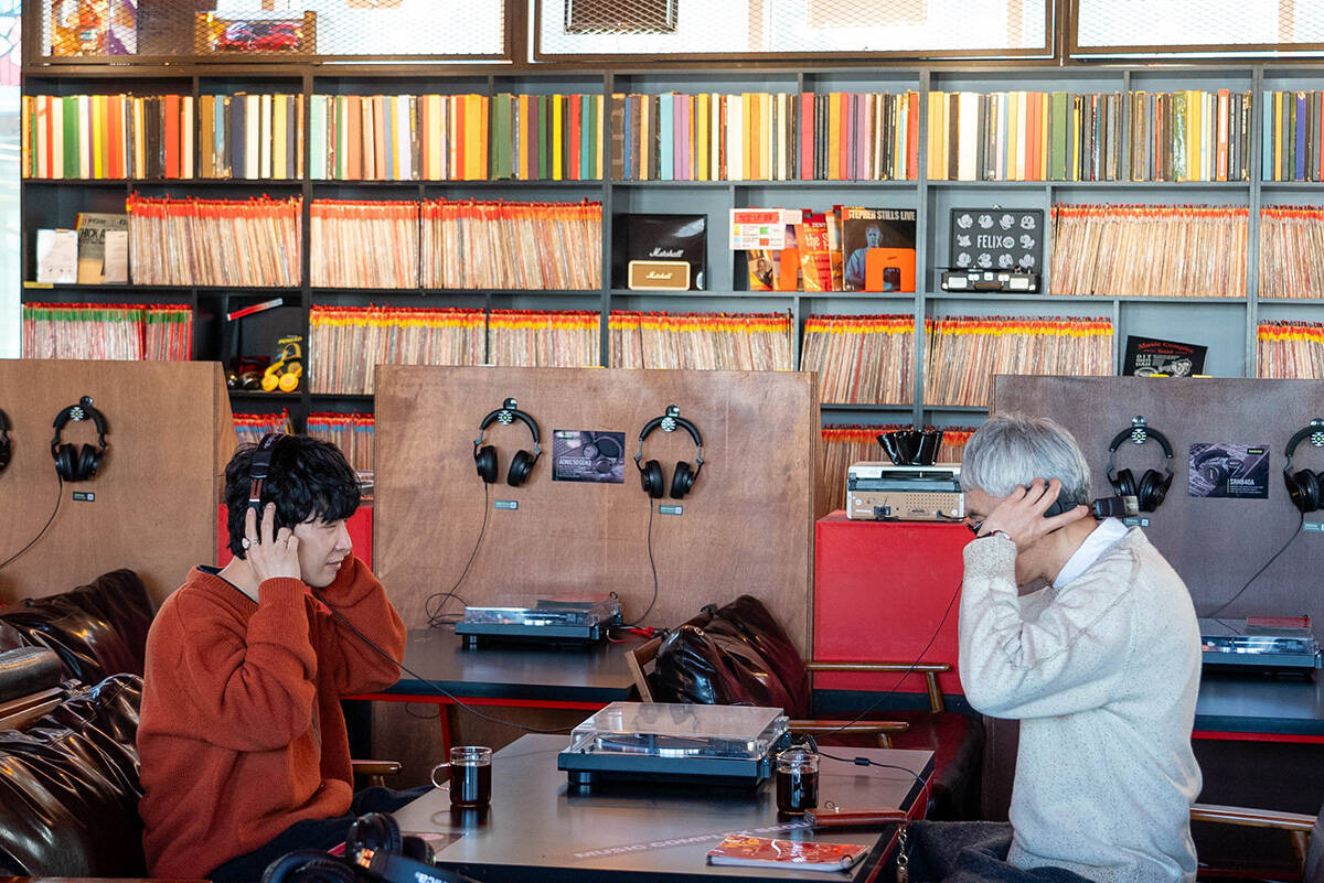 星野源と松重豊が冬のソウルへ。『星野源と松重豊のおともだち』韓国編が1月14日＆21日放送