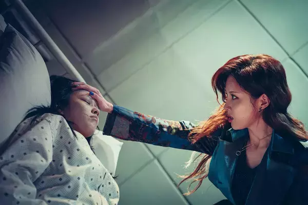 「マ・ドンソクが拳で悪魔と対決『悪魔祓い株式会社』12月公開。予告編＆ポスター到着」の画像