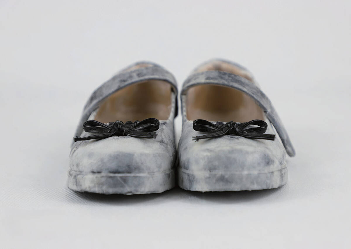 救出した能登瓦をテーマにした展覧会『アウトサイド』が石川・珠洲の銭湯で開催。七尾旅人のライブも