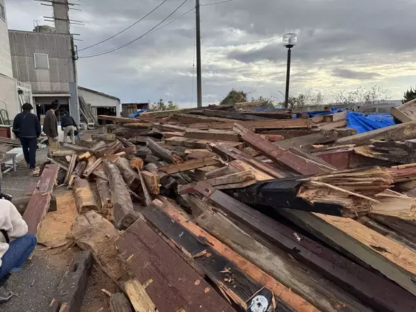 「被災地・能登の現在と、強く美しい「能登瓦」の旅。七尾旅人ら参加のアート展、坂茂の建築も巡る」の画像