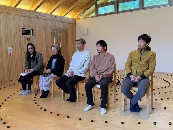 「被災地・能登の現在と、強く美しい「能登瓦」の旅。七尾旅人ら参加のアート展、坂茂の建築も巡る」の画像