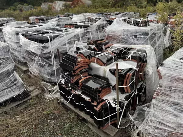「被災地・能登の現在と、強く美しい「能登瓦」の旅。七尾旅人ら参加のアート展、坂茂の建築も巡る」の画像