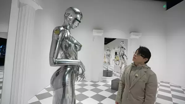 「『新美の巨人たち』菊川怜が近衛文麿旧宅「荻外荘」訪問。西川貴教は空山基の魅力に迫る」の画像