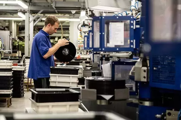 「アナログレコード製造販売プラットフォーム「Qrates」日本版サービスがローンチ」の画像