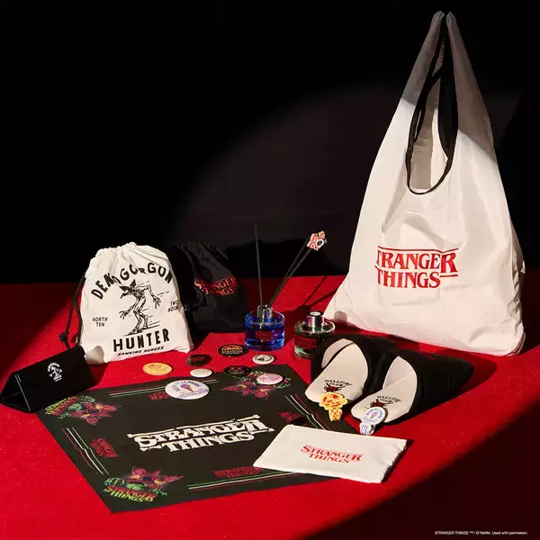 「「3COINS」×『ストレンジャー・シングス 未知の世界』のコラボ雑貨が登場」の画像
