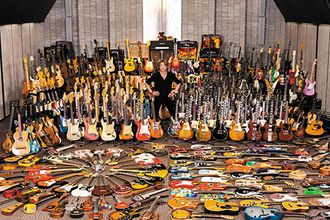 野村義男のギター300本がズラリ、ビンテージからビザールまで一挙紹介