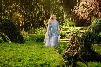 オーロラ姫がマレフィセントに結婚報告『マレフィセント2』本編映像公開
