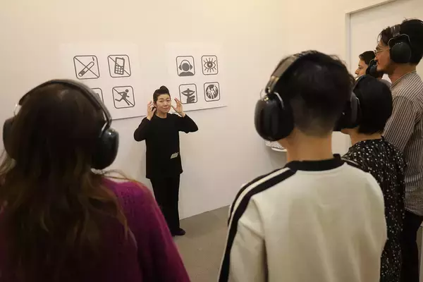 「音のない世界で言葉の壁を超えた対話を楽しむ『ダイアログ・イン・サイレンス』が竹芝で開催中」の画像