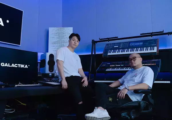 GALACTIKA *とは何者？TWICE、ITZYを手がけた音楽プロデューサーチームにインタビュー