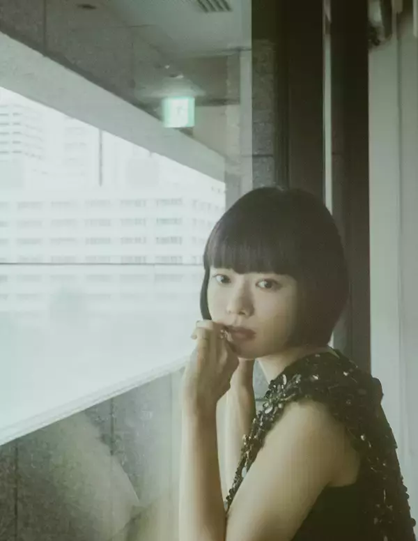 「杉咲花×令和ロマンくるま対談。映画『ミーツ・ザ・ワールド』撮影の裏側、作品づくりの姿勢を聞く」の画像