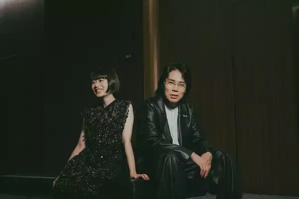 「杉咲花×令和ロマンくるま対談。映画『ミーツ・ザ・ワールド』撮影の裏側、作品づくりの姿勢を聞く」の画像