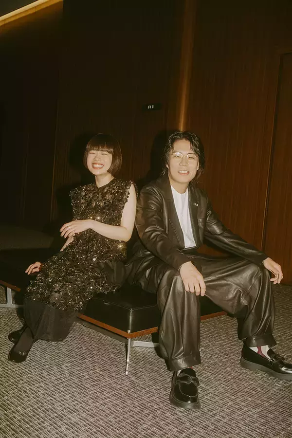 「杉咲花×令和ロマンくるま対談。映画『ミーツ・ザ・ワールド』撮影の裏側、作品づくりの姿勢を聞く」の画像