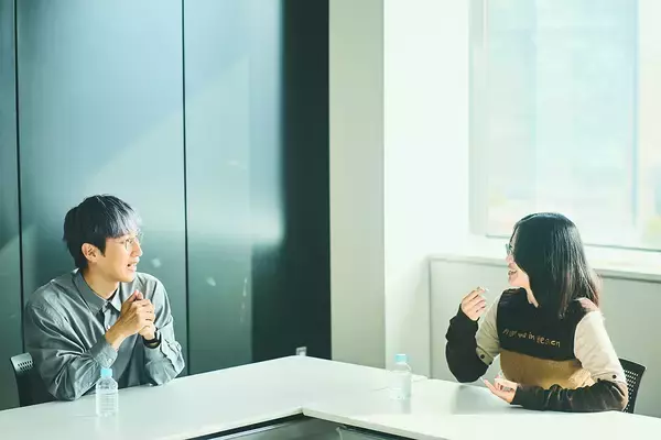 「朝井リョウ×山中瑶子の創作論。必要なのは「時代を読む力」ではない」の画像