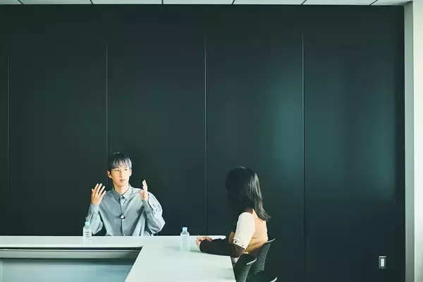 「朝井リョウ×山中瑶子の創作論。必要なのは「時代を読む力」ではない」の画像