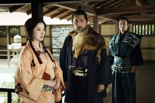 「本木雅弘×菅田将暉が謎と心理戦に挑む。黒沢清監督『黒牢城』予告編&場面写真到着」の画像