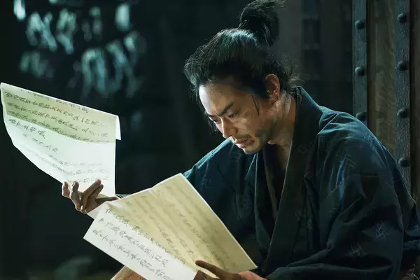 「本木雅弘×菅田将暉が謎と心理戦に挑む。黒沢清監督『黒牢城』予告編&場面写真到着」の画像