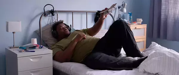 「あの人は、なぜいつも怒っているのか？英国映画界の巨匠マイク・リーに問う新作『ハード・トゥルース』」の画像