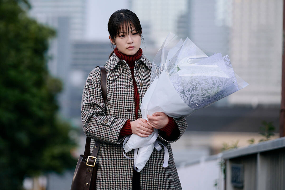 松村北斗×今田美桜が事件の真相に迫る。東野圭吾原作『白鳥とコウモリ』新規場面写真到着