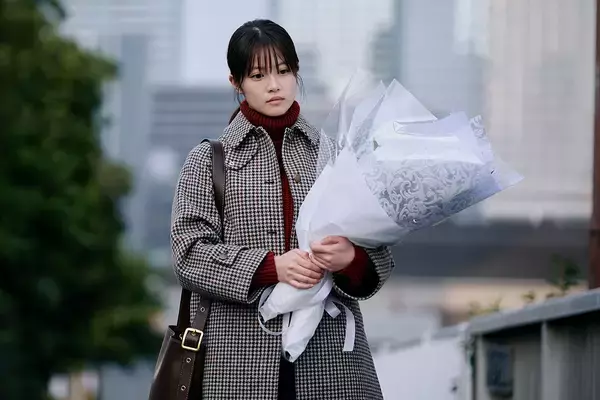 「松村北斗×今田美桜が事件の真相に迫る。東野圭吾原作『白鳥とコウモリ』新規場面写真到着」の画像