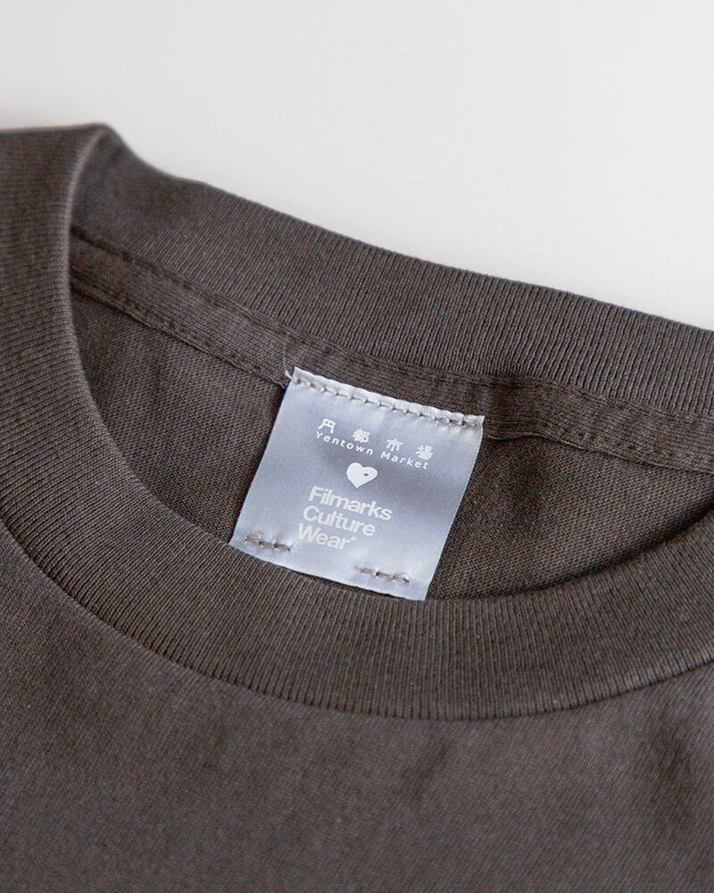 岩井俊二監督『リリイ・シュシュのすべて』の名シーンをフィーチャーしたTシャツが登場