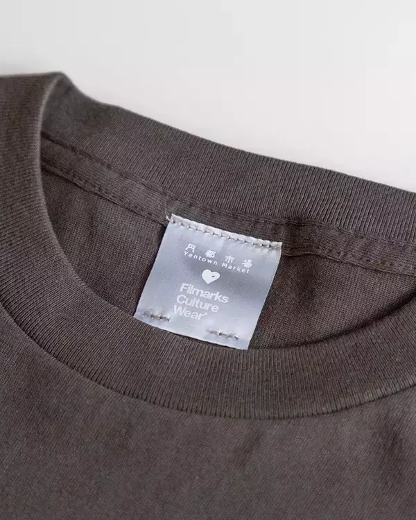 「岩井俊二監督『リリイ・シュシュのすべて』の名シーンをフィーチャーしたTシャツが登場」の画像