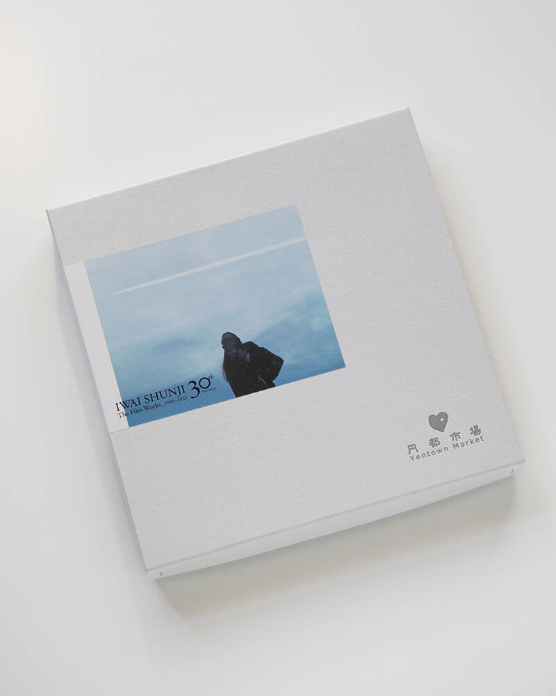 岩井俊二監督『リリイ・シュシュのすべて』の名シーンをフィーチャーしたTシャツが登場