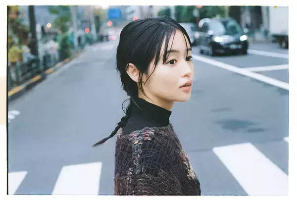 「上村窓写真連載vol.4『どこだよここは だれだよきみは』〜藤原さくらと街を歩く〜」の画像