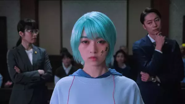 「伊藤万理華主演『擬人化ドラマ 被告人エモい』6月23日にNHK総合で放送。「エモい」と古参形容詞の超法廷劇」の画像