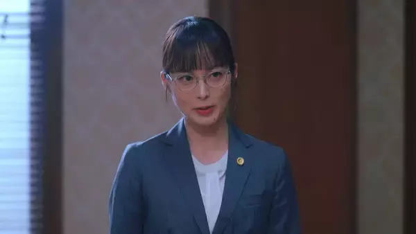 「伊藤万理華主演『擬人化ドラマ 被告人エモい』6月23日にNHK総合で放送。「エモい」と古参形容詞の超法廷劇」の画像