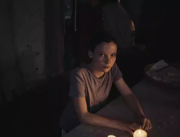 「映画『落下音』監督に聞く、女性たちを第三者視点でとらえた理由。見る、見られることの「暴力」を考える」の画像