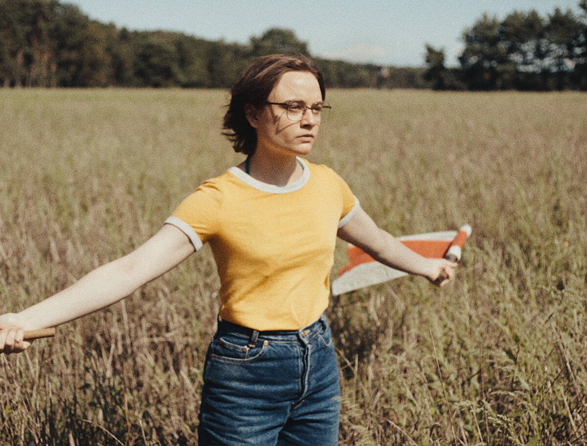 映画『落下音』監督に聞く、女性たちを第三者視点でとらえた理由。見る、見られることの「暴力」を考える