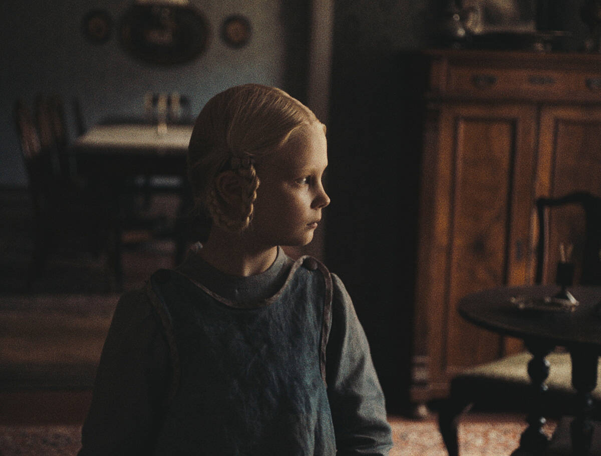 映画『落下音』監督に聞く、女性たちを第三者視点でとらえた理由。見る、見られることの「暴力」を考える