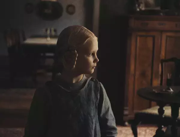 「映画『落下音』監督に聞く、女性たちを第三者視点でとらえた理由。見る、見られることの「暴力」を考える」の画像