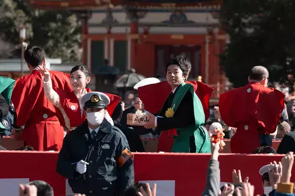 「『豊臣兄弟！』仲野太賀、白石聖、池松壮亮、浜辺美波らが豆まきに参加」の画像