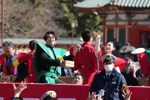 「『豊臣兄弟！』仲野太賀、白石聖、池松壮亮、浜辺美波らが豆まきに参加」の画像