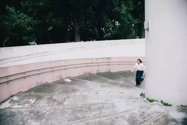 「臆病さと自信のなさを振り払った人生の筋トレ。柴田聡子が「取扱注意な表現」を真顔で歌うまで」の画像