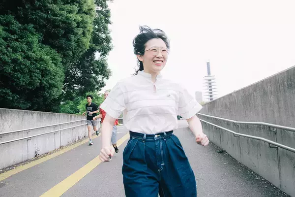 「臆病さと自信のなさを振り払った人生の筋トレ。柴田聡子が「取扱注意な表現」を真顔で歌うまで」の画像