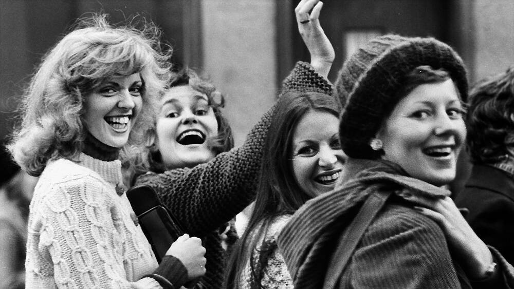 ストライキでなく「休日」と呼び、90％の女性が参加。アイスランドの奇跡を記録した映画インタビュー