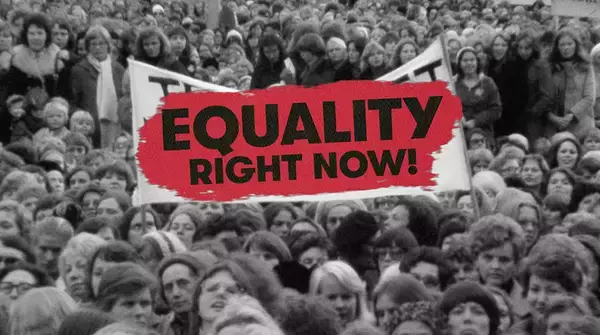 「ストライキでなく「休日」と呼び、90％の女性が参加。アイスランドの奇跡を記録した映画インタビュー」の画像