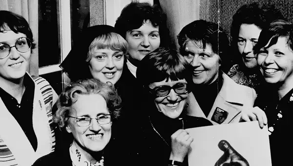 「ストライキでなく「休日」と呼び、90％の女性が参加。アイスランドの奇跡を記録した映画インタビュー」の画像