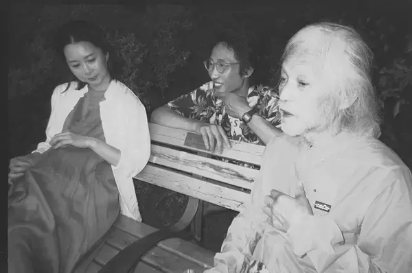 「佐々木敦が初演出。『ノーベル文学賞』受賞作家ヨン・フォッセの戯曲『だれか、来る』上演」の画像